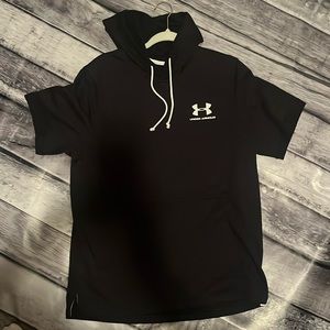 Under Armor Pull over shirt sleeve Sweatshirt